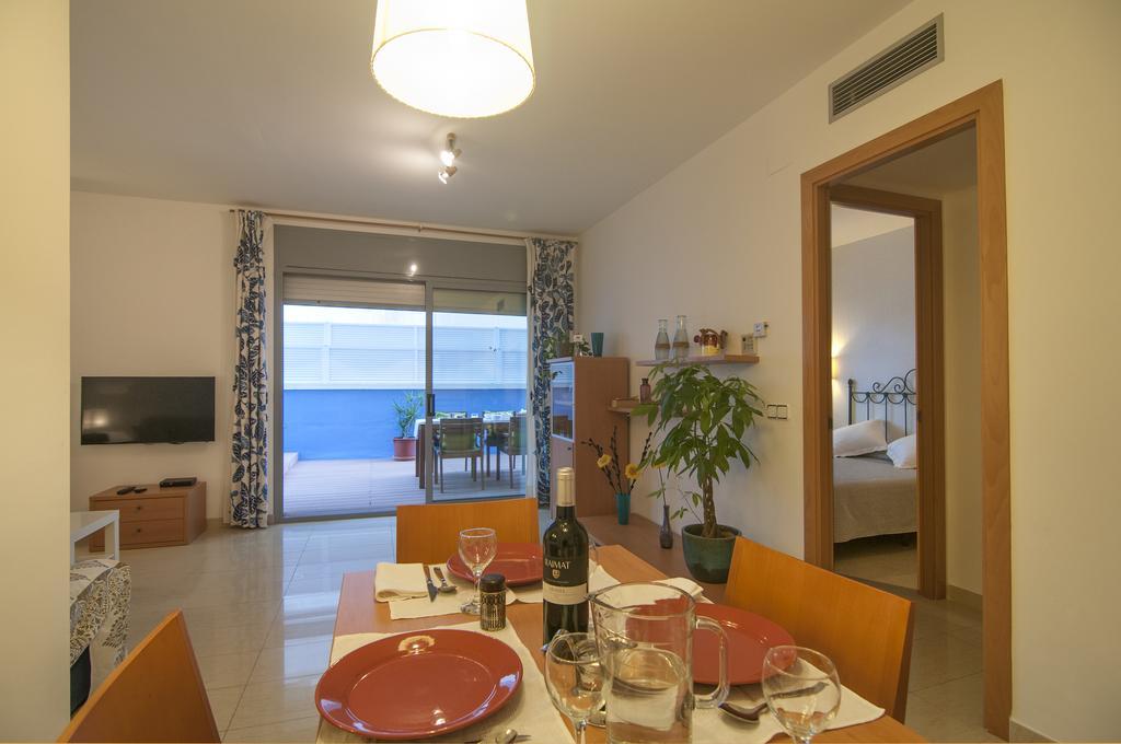 Hola! - By The Apartamento *